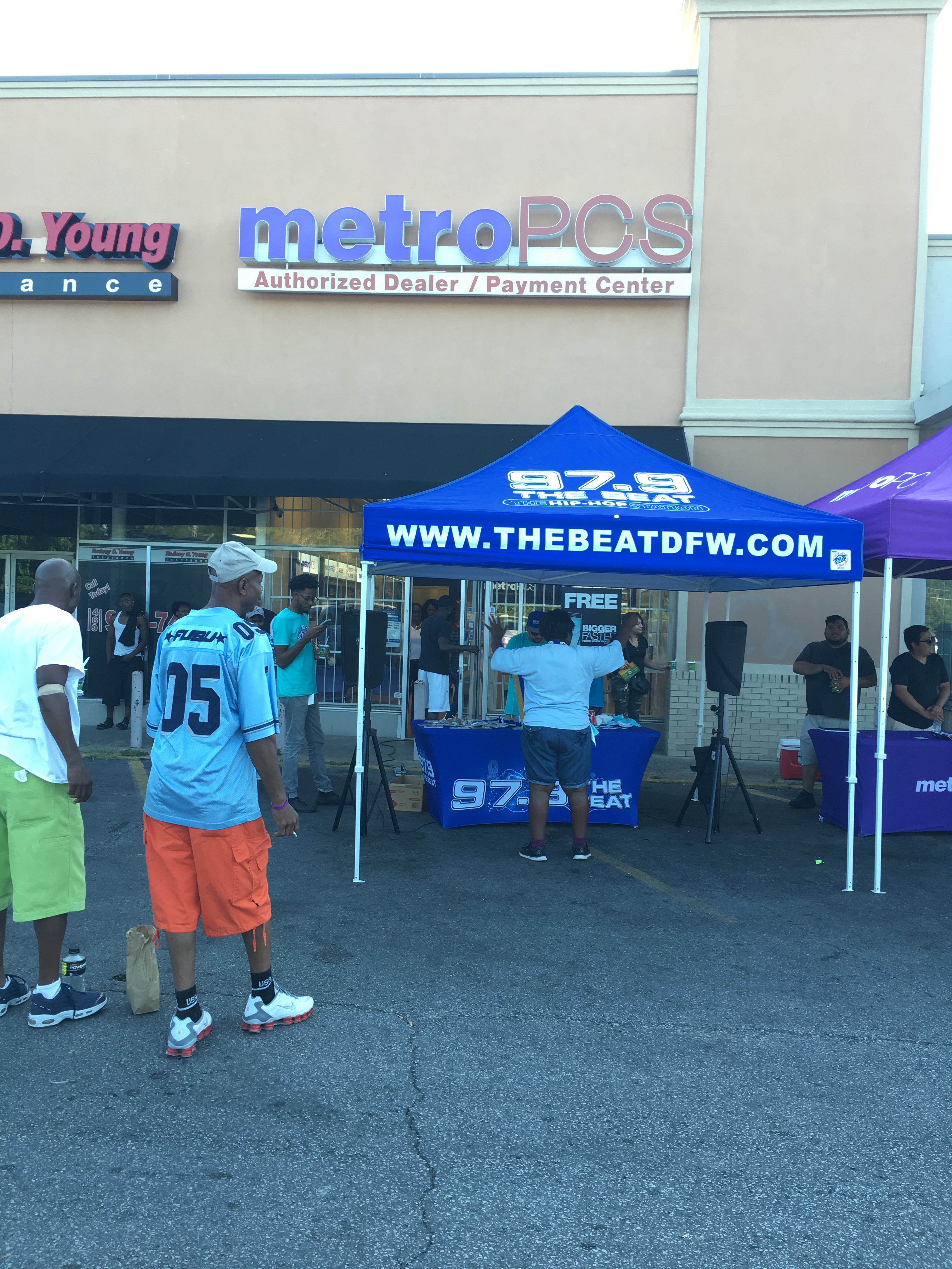 97.9 The Beat @ MetroPCS