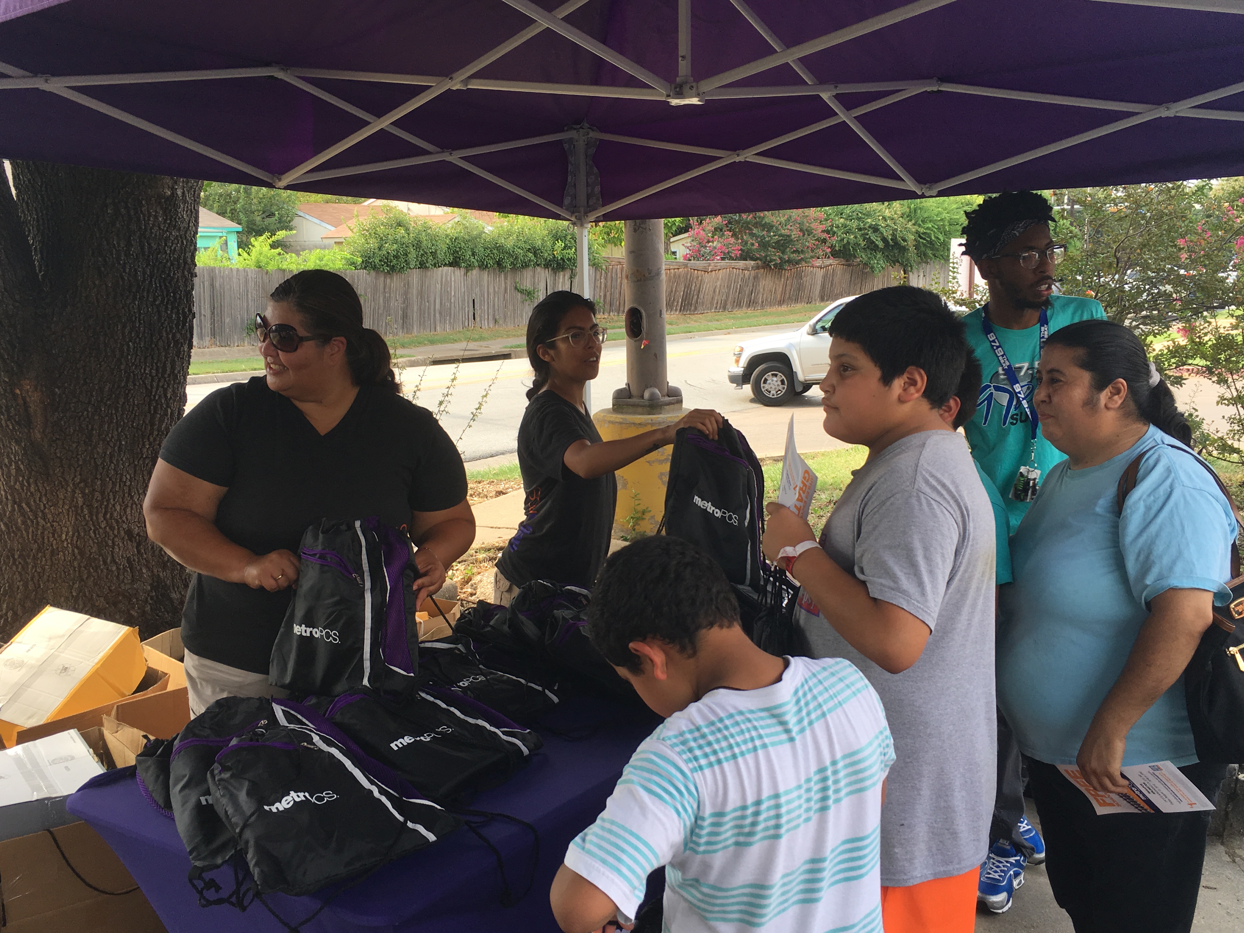 97.9 The Beat @ MetroPCS