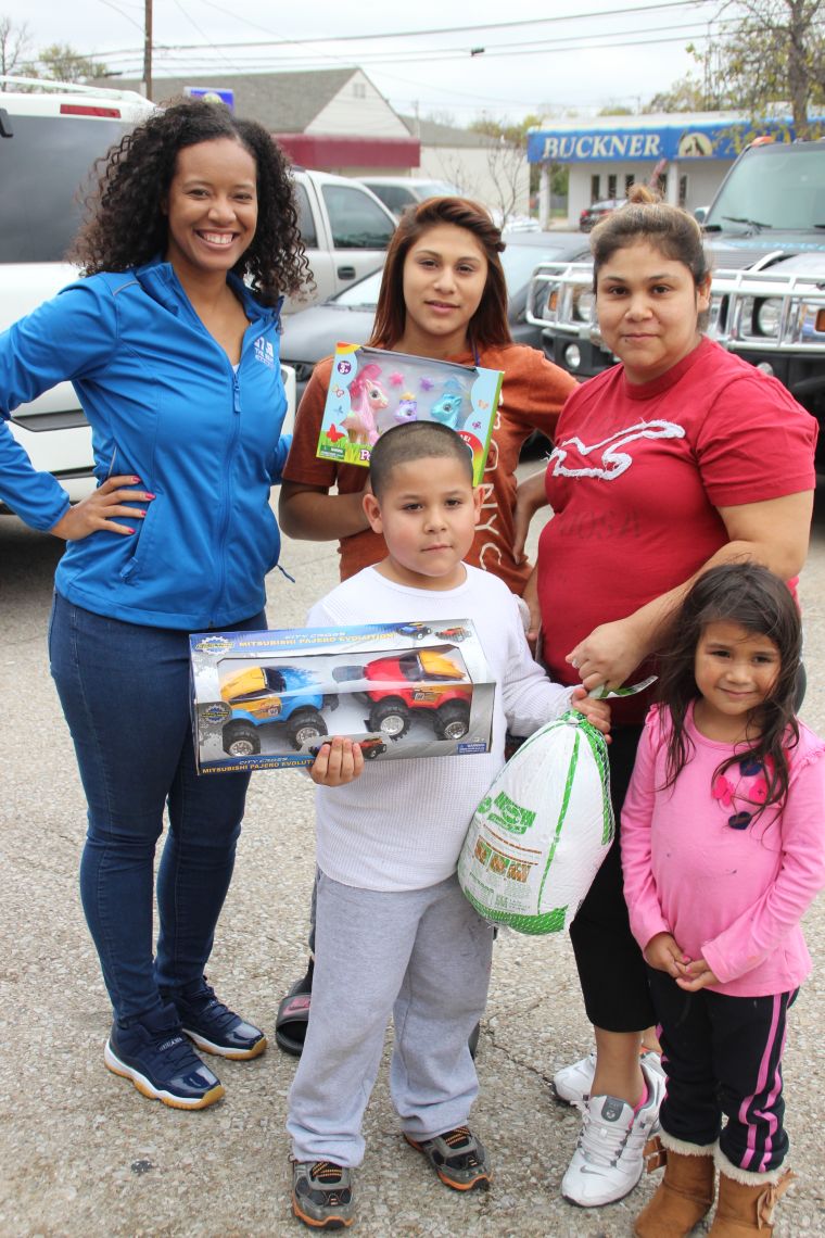 97.9 The Beat Gives Back this Thanksgiving