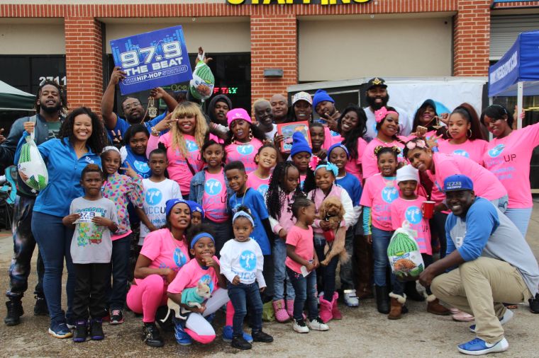 97.9 The Beat Gives Back this Thanksgiving