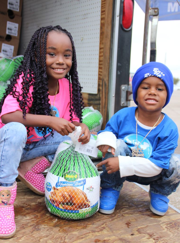97.9 The Beat Gives Back this Thanksgiving