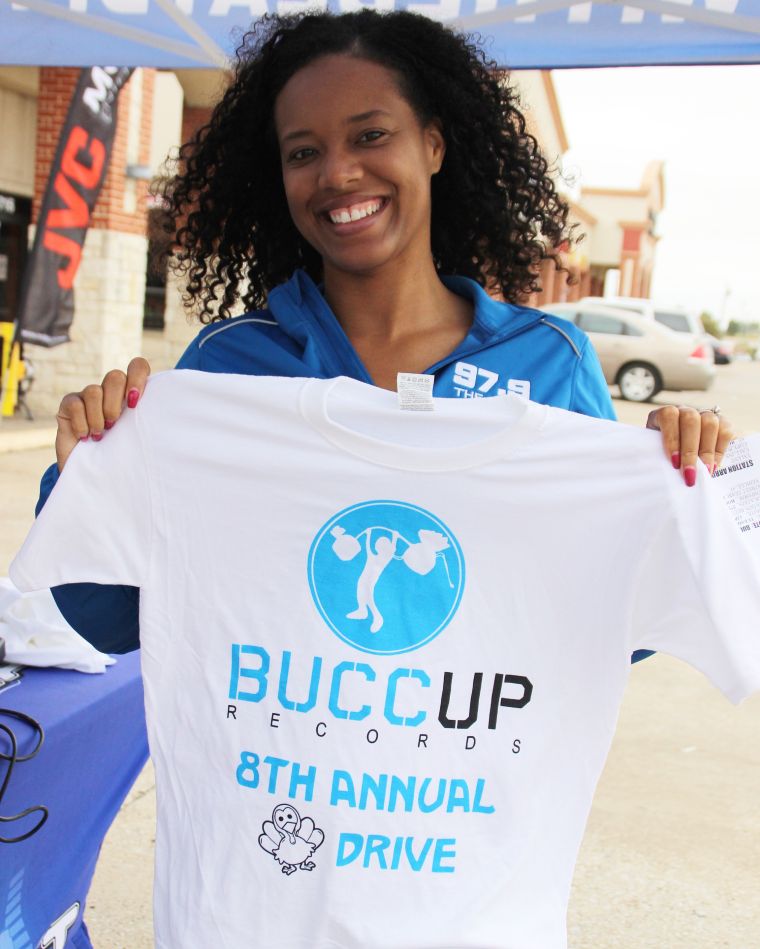 97.9 The Beat Gives Back this Thanksgiving