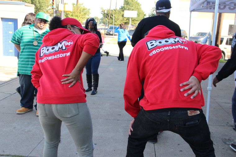 97.9 The Beat Gives Back this Thanksgiving