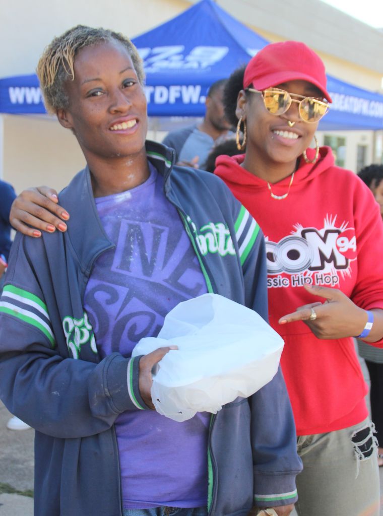 97.9 The Beat Gives Back this Thanksgiving