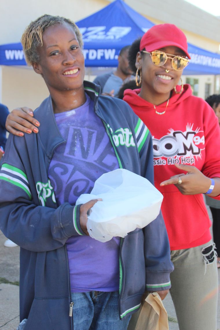 97.9 The Beat Gives Back this Thanksgiving