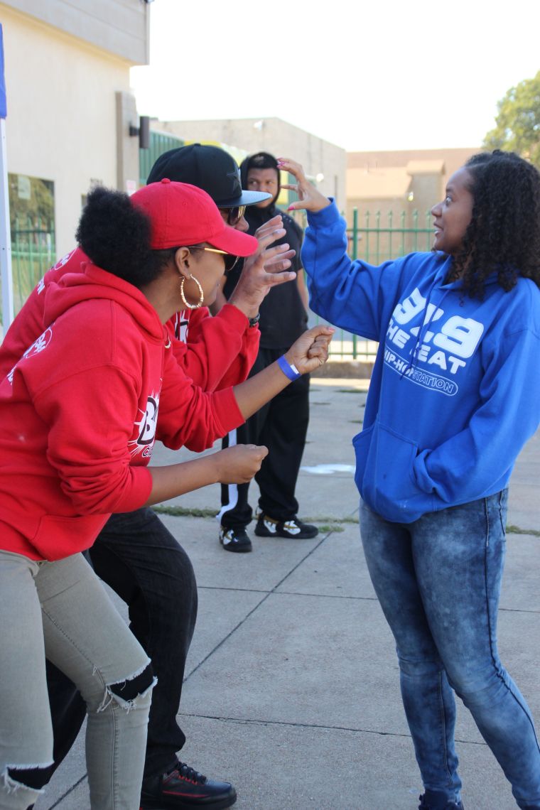 97.9 The Beat Gives Back this Thanksgiving