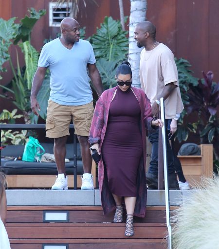 Kim Kardashian, Kanye West, and Steve Stoute eat at Nobu