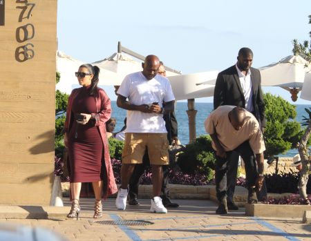 Kim Kardashian, Kanye West, and Steve Stoute eat at Nobu