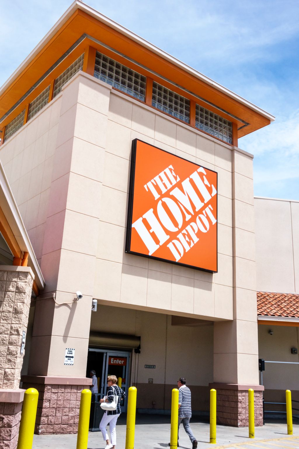 The entrance to the Home Depot in Aventura.