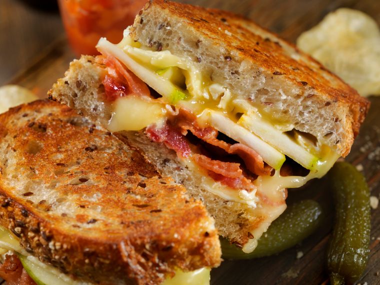 Grilled Cheese Sandwich with Bacon, Brie and Pear