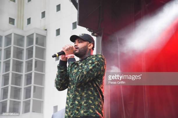 rapper-joyner-lucas-performs-onstage-in-concert-during-2017-a3c-at-picture-id859198334