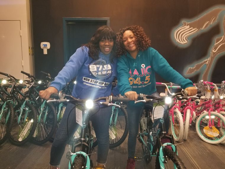 IJustGotHit.com Bike Giveaway 2018 At Dave & Buster's (PHOTOS)