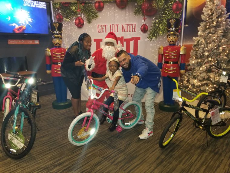 IJustGotHit.com Bike Giveaway 2018 At Dave & Buster's (PHOTOS)