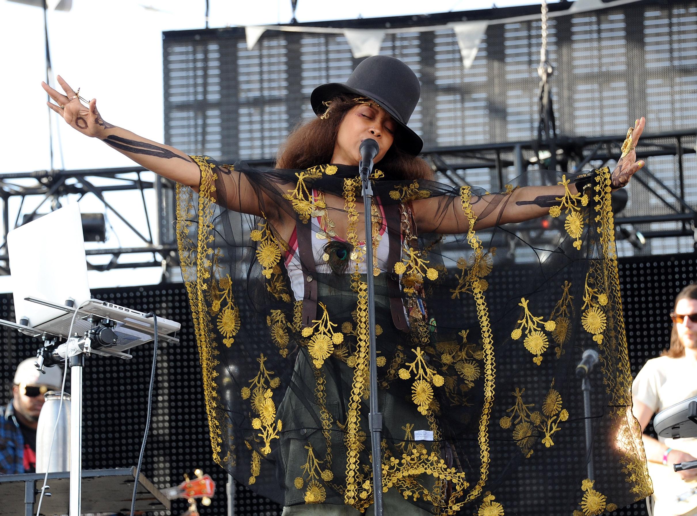 Coachella Valley Music & Arts Festival 2011 - Day 2