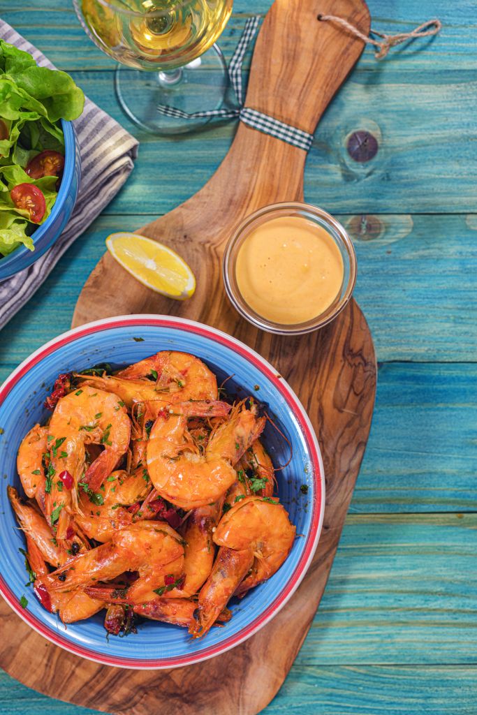 Freshly grilled shrimps with salad
