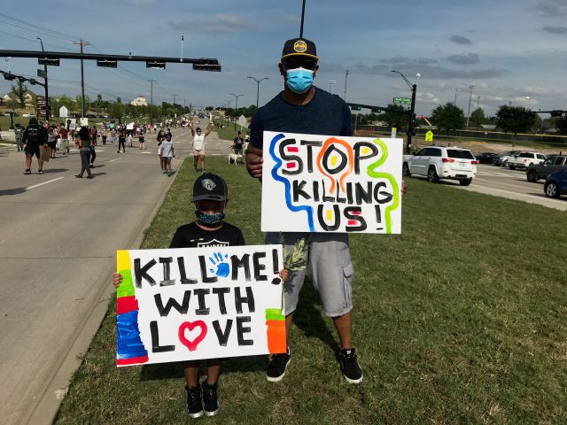 Dallas Protestors on Bridge