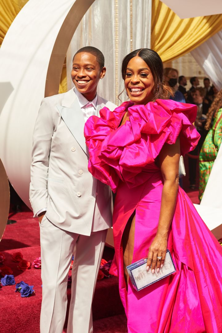 Jessica Betts and Niecy Nash arrive on the red carpet of the 94th Oscars® at the Dolby Theatre at Ovation Hollywood in Los Angeles, CA, on Sunday, March 27, 2022.