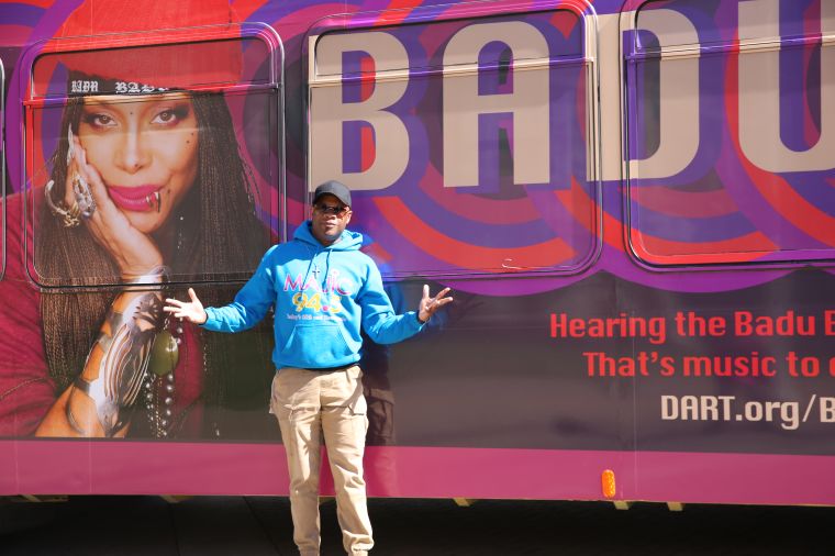 Jay Showyme of Majic 94.5 Dart x Badu