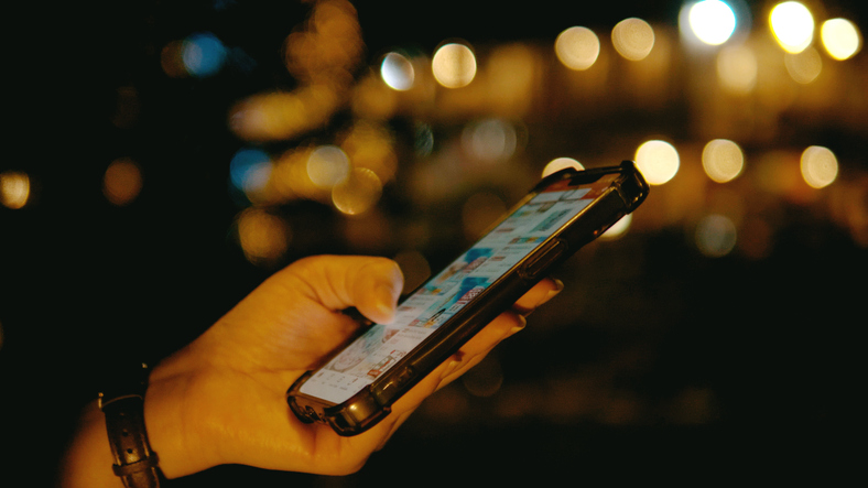 The use of smartphones for online communication and modern social media